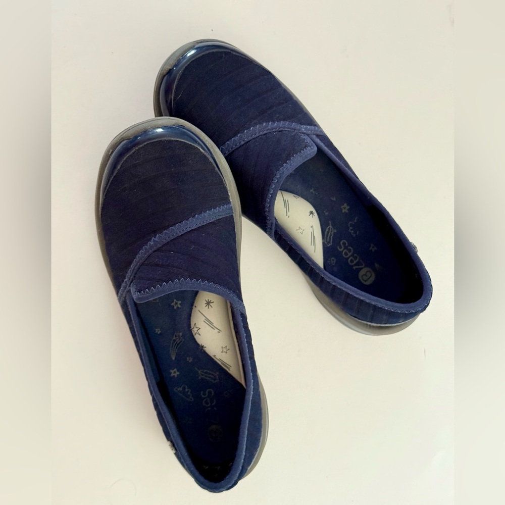 BZEES BLUE SLIP-ON COMFORT SHOES